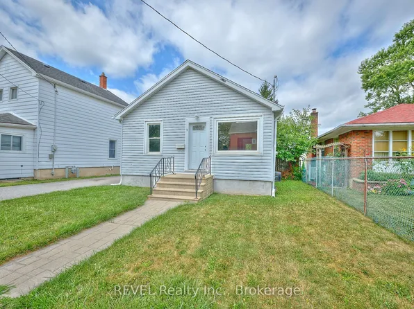 9 Colborne St, Thorold, ON L2V 3P6
