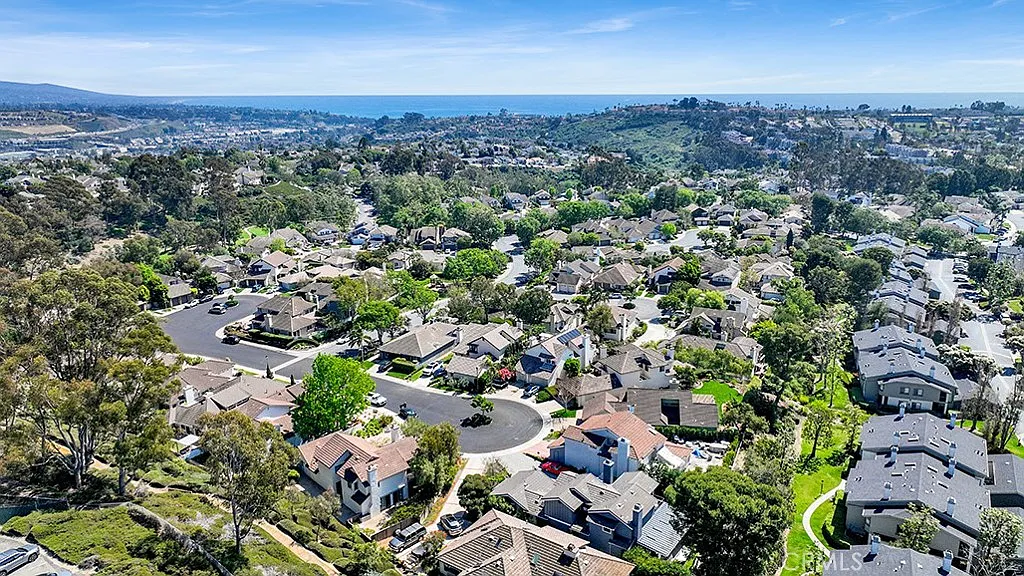 4 bed, 2598 sqft, $9,000 — Photo 2