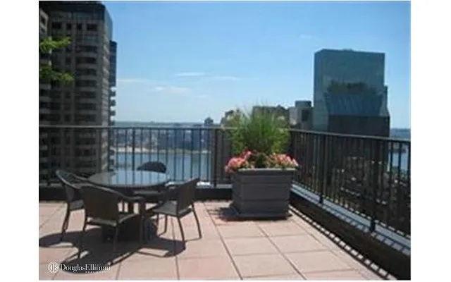 Rented by Douglas Elliman | media 24