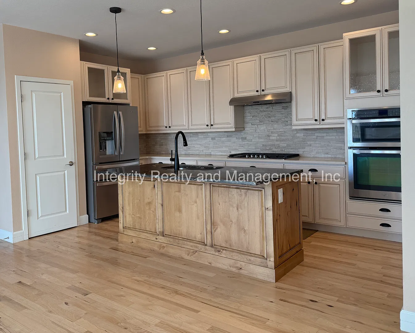 4 Bedroom 4 Bath Townhome - 10312 Tall Oaks Cir — Photo 3