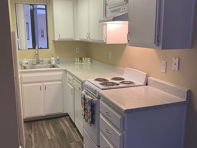 Hillcrest Palms Apartments — Photo 24