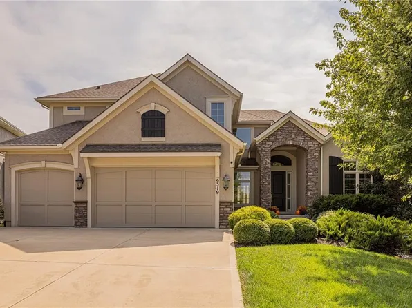 9519 151st Ter, Overland Park, KS 66221
