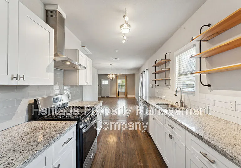 1031 Schley Ave — Photo 25