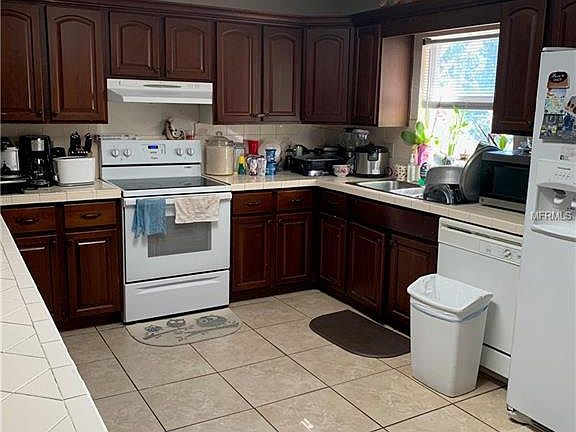 5th image of 144 Alameda Dr