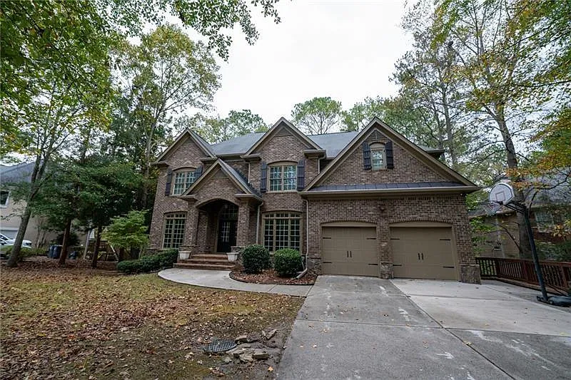 5 bed, 4.0 bath, 3234 sqft, $3,400 — Photo 2