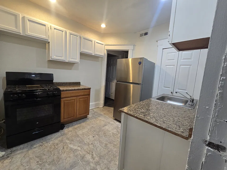 4182 Vine St #3