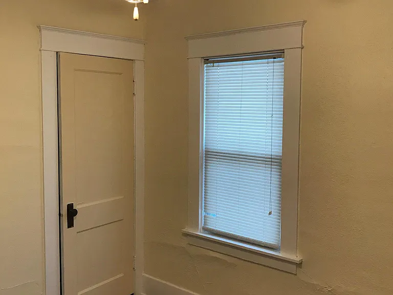112 N Foster Ave — Photo 12