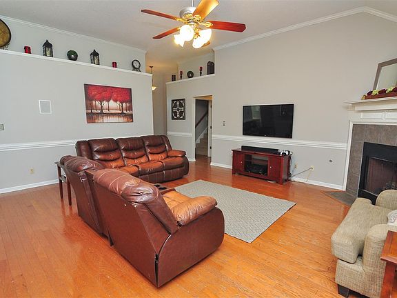 3rd image of 2419 Greencliff Dr