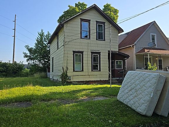 3rd image of 938 Ambia St