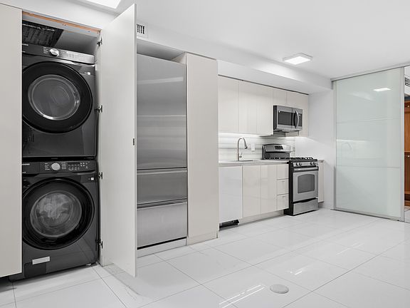 3rd image of 301 Jefferson Ave APT 2C