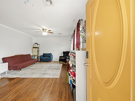 4th image of 10949 E 3rd St