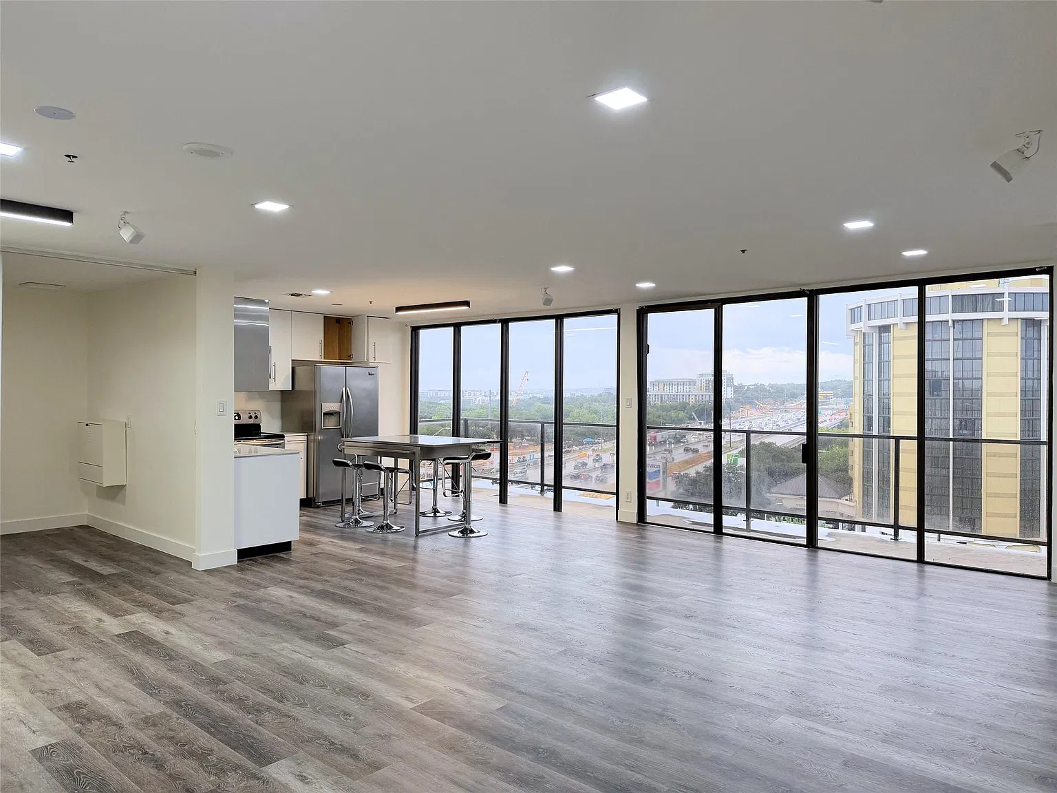 3 bed, 2.0 bath, 1360 sqft, $2,900 — Photo 1