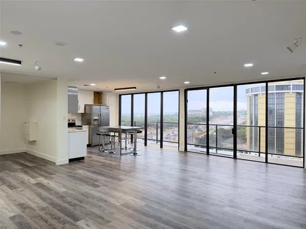 40 N Interstate Highway 35 APT 8D4, Austin, TX 78701
