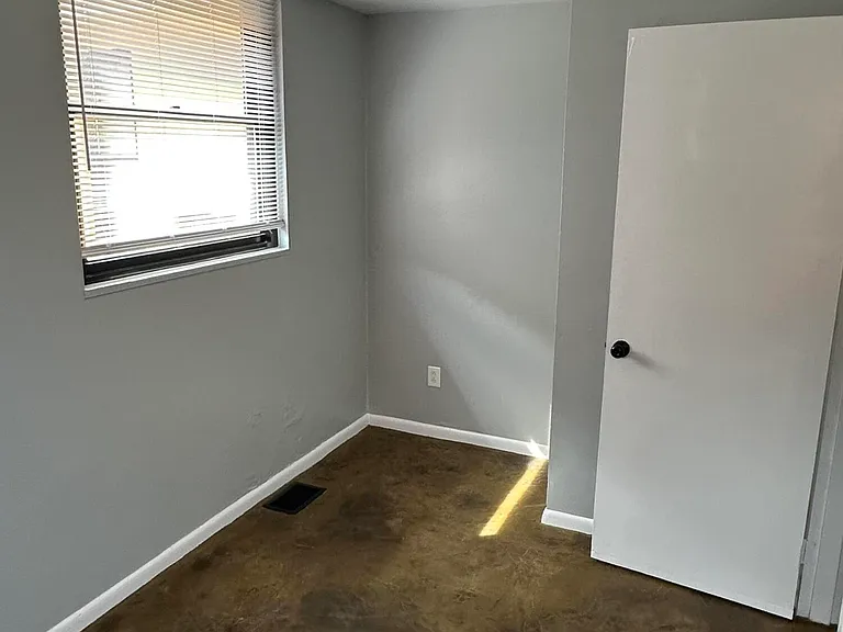 703 Wilkinson Blvd #4 — Photo 29