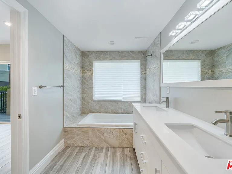 1357 Seward St — Photo 22