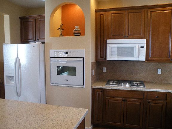 3rd image of 832 Golden Yarrow Trl