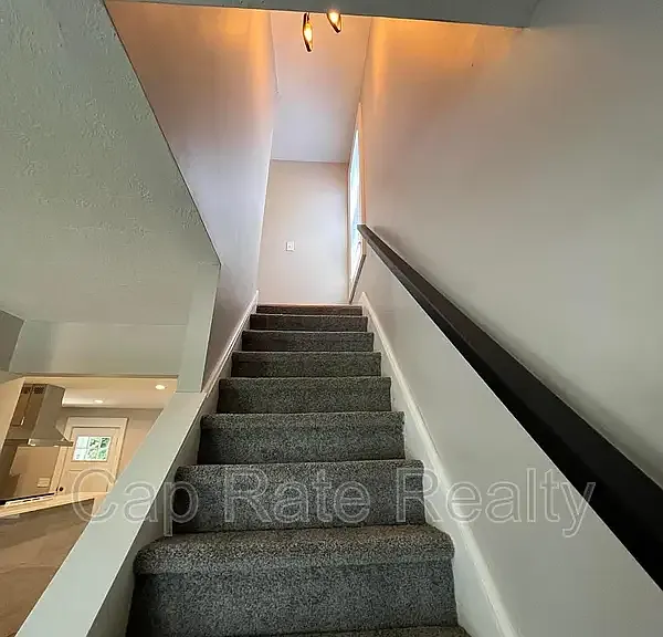 1476 N 6th St — Photo 14