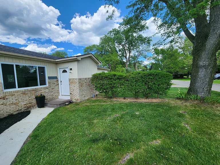 8139 Grand River Rd #2 — Photo 41