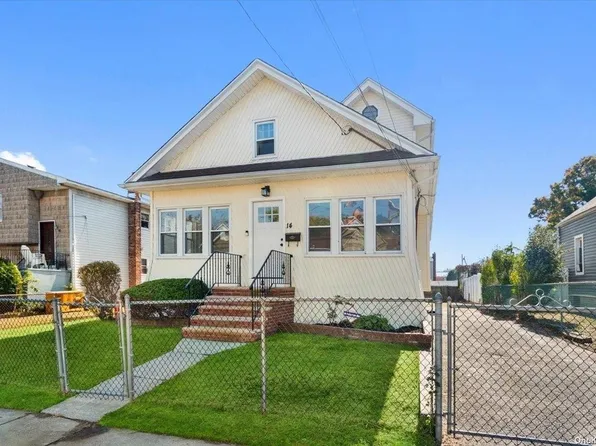 14 E Dean Street, Freeport, NY 11520