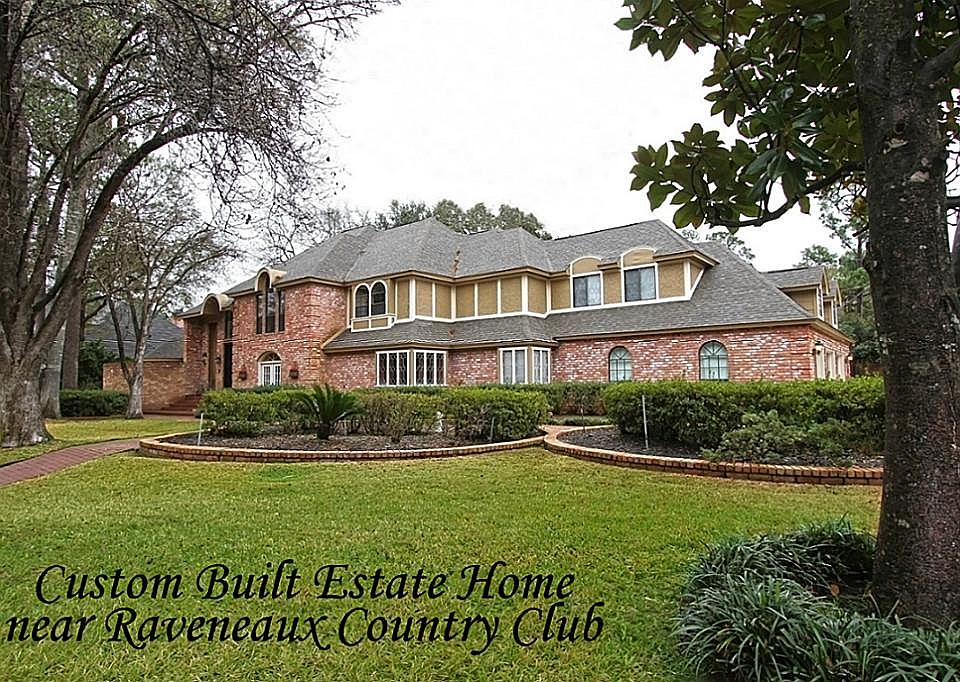 Location, Location, Location...This majestic Earnest Roe custom built estate home is located in the 