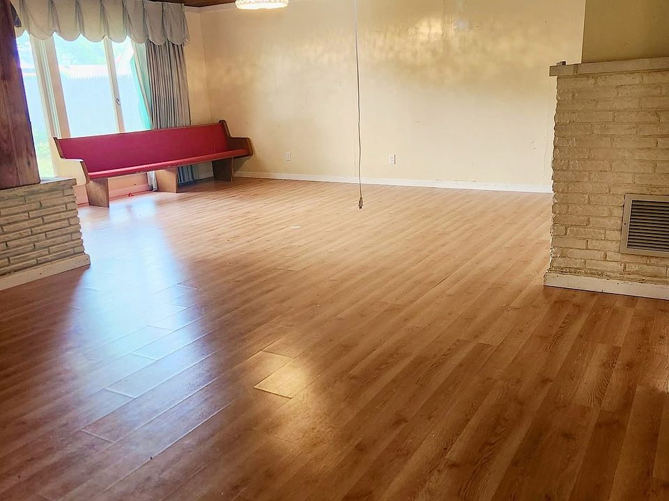 2nd image of 3929 Plaza Dr