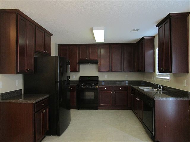2nd image of 3040B Maigret St