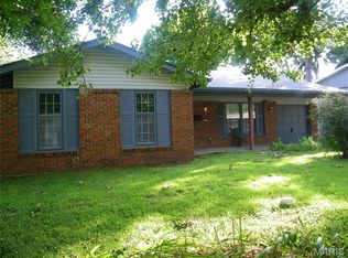 574 Coach Light Ln, Hazelwood, MO