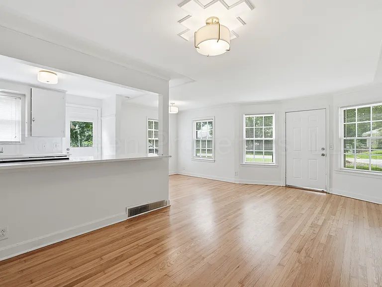 8117 Walnut St — Photo 5