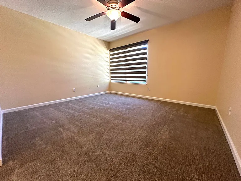 4004 Elmo Loop #D — Photo 11