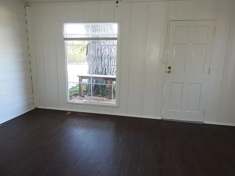 4866-70 Brighton Ave — Photo 7