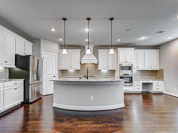 4th image of 70 Wyatt Oaks Dr