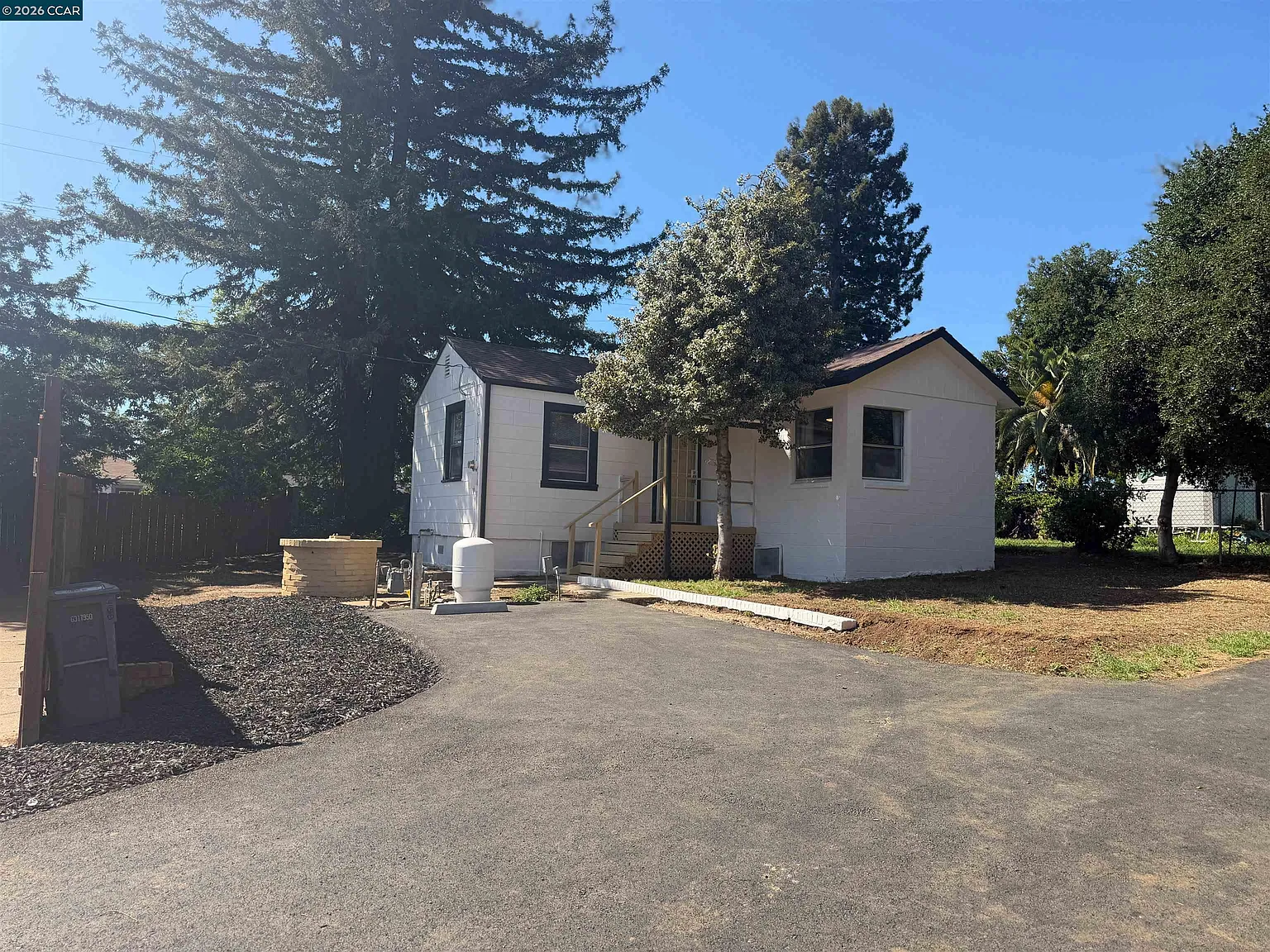 451 Maple Ave photo 1