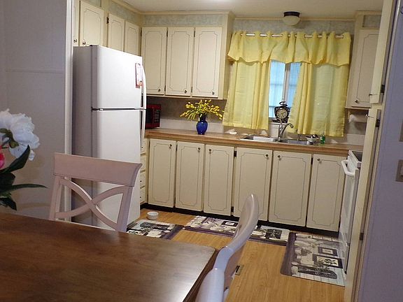 3rd image of 1036 Larkfield Dr