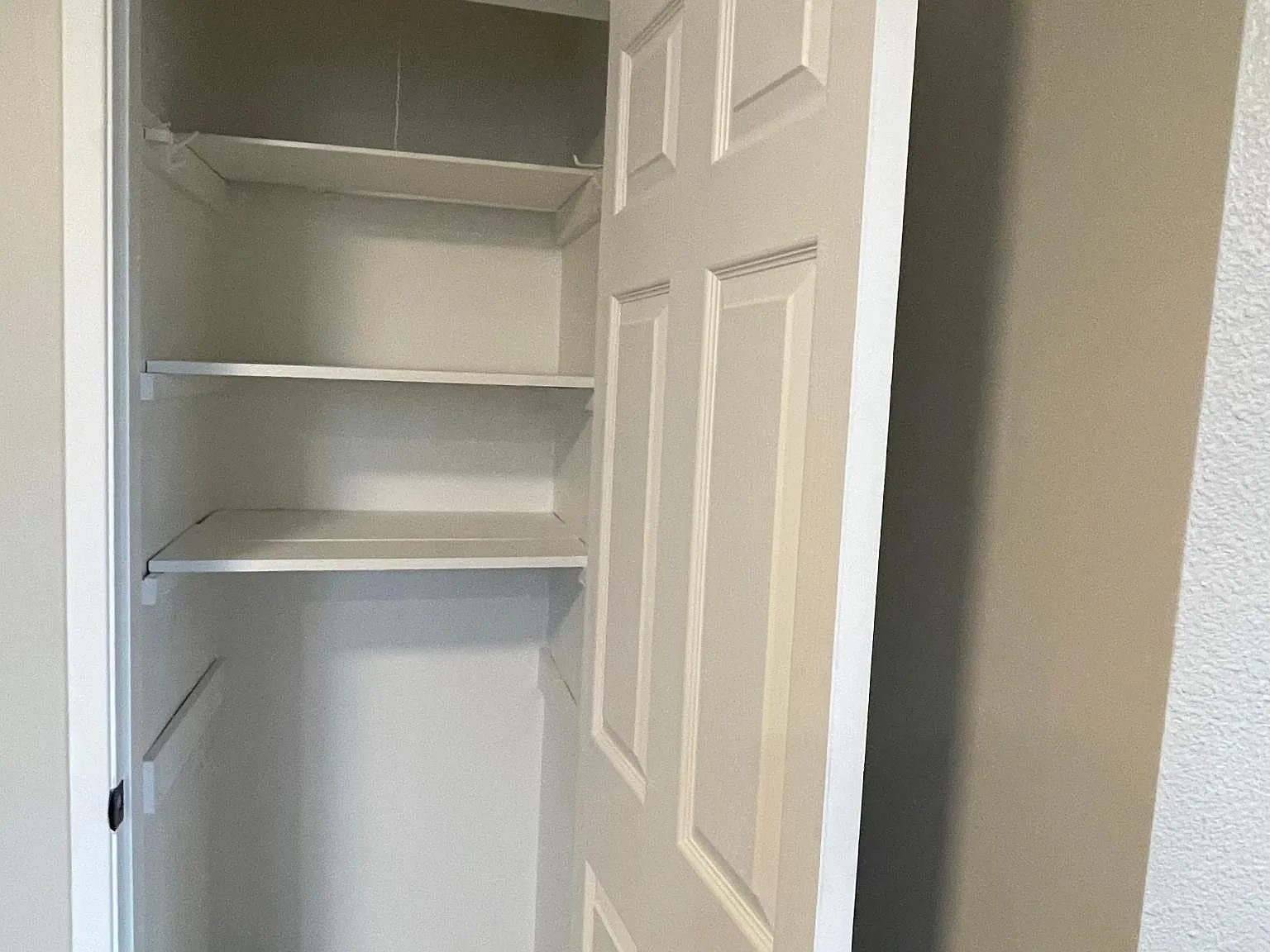 3 bed, 1100 sqft, $2,400 — Photo 3