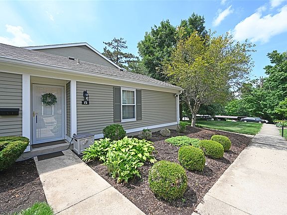 4th image of 15 Applewood Dr