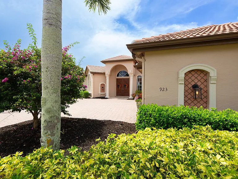 923 SW Grand Reserves Blvd — Photo 12
