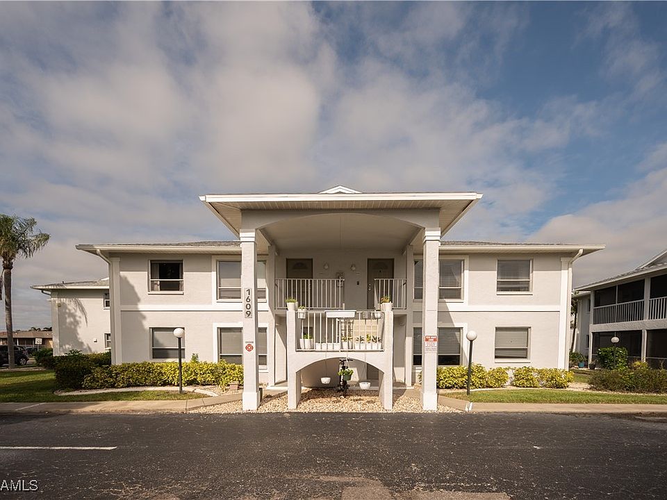 1st image of 1609 SW 51st St #202