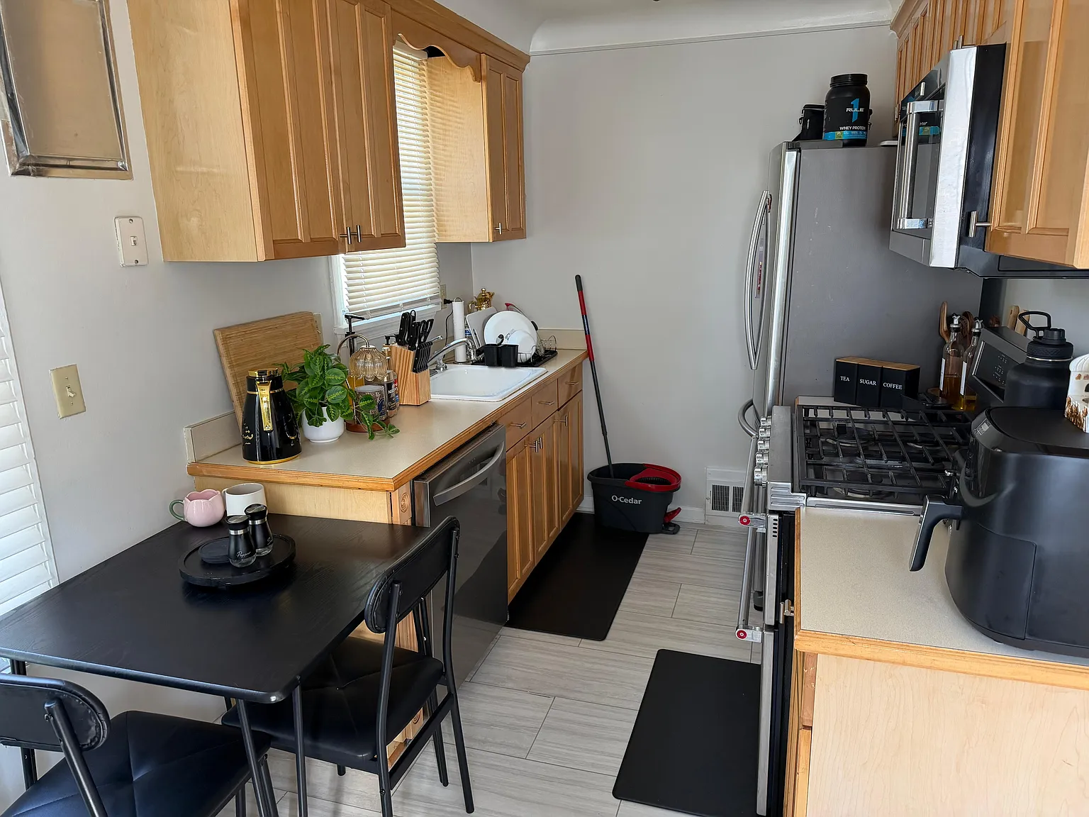 2 bed, 1000 sqft, $1,670 — Photo 3