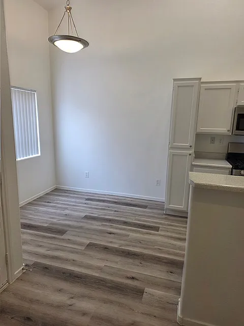 2 bed, 1000 sqft, $1,749 — Photo 3