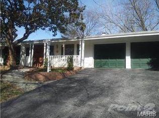 114 Willow Brook Dr, Saint Louis, MO 63146