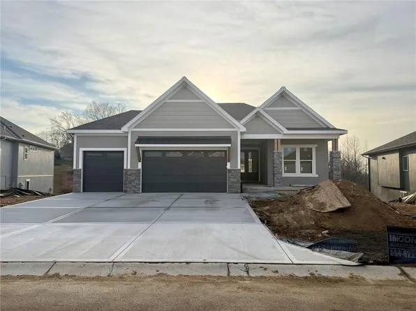 5110 NW Montebella Dr, Riverside, MO 64150