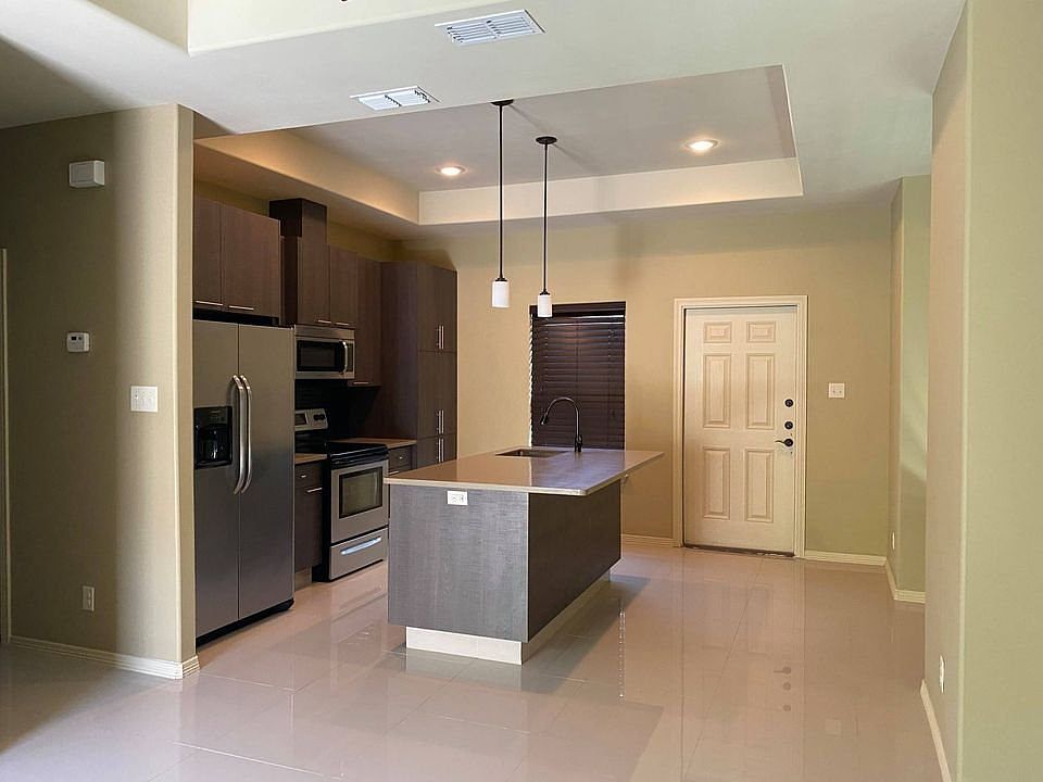 1st image of 1206 Upas Dr #1