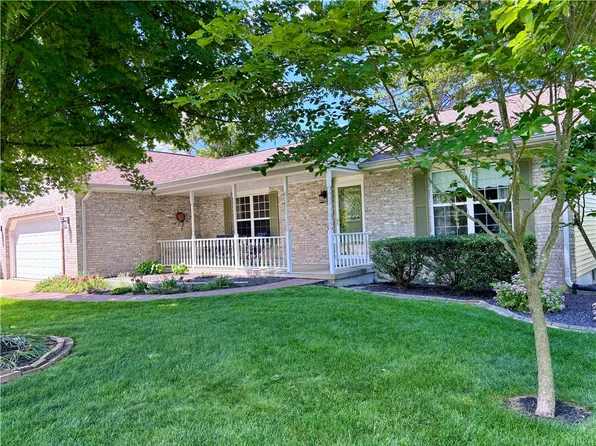 8575 N Campground Ct, Altamont, IL 62411