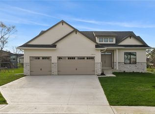 15014 Springbrook Trl, Urbandale, IA 50323