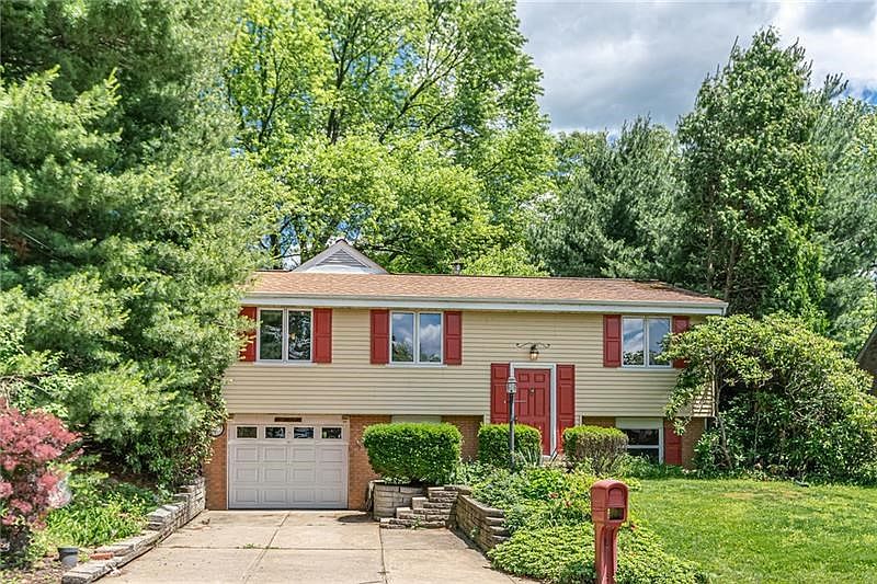 1st image of 2714 Oakmoor Dr