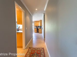 285 N Willowspring Dr, Encinitas, CA 92024