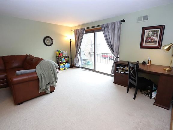 3rd image of 2689 Bingham Dr
