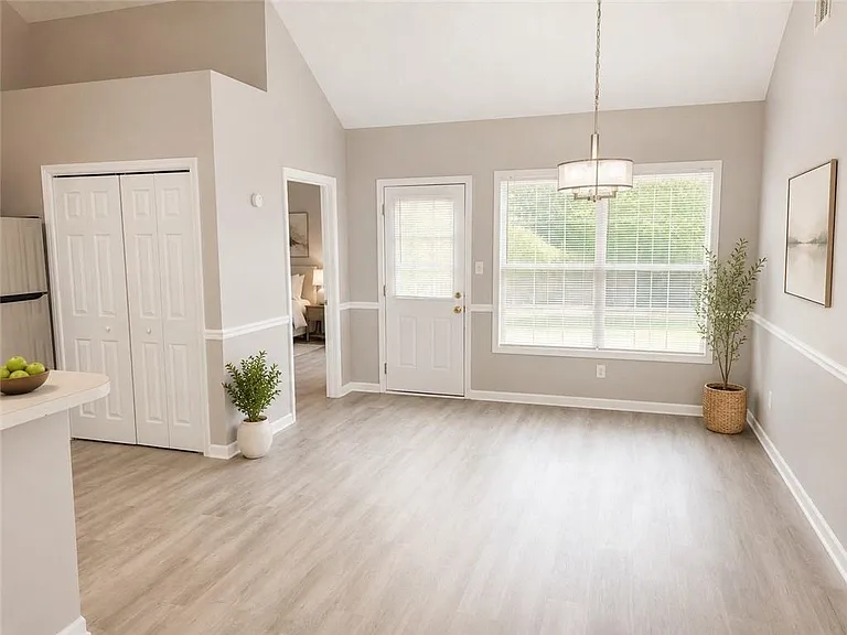 865 McDonough Rd — Photo 4