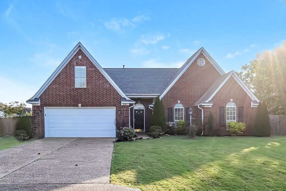 4 bed, 2.0 bath, 2115 sqft, $2,200 — Photo 1