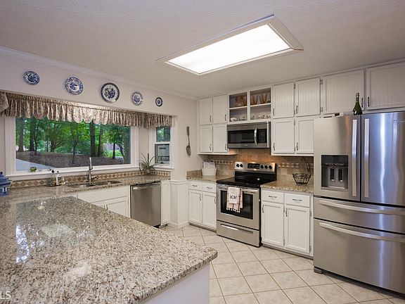 3rd image of 360 Merrydale Dr